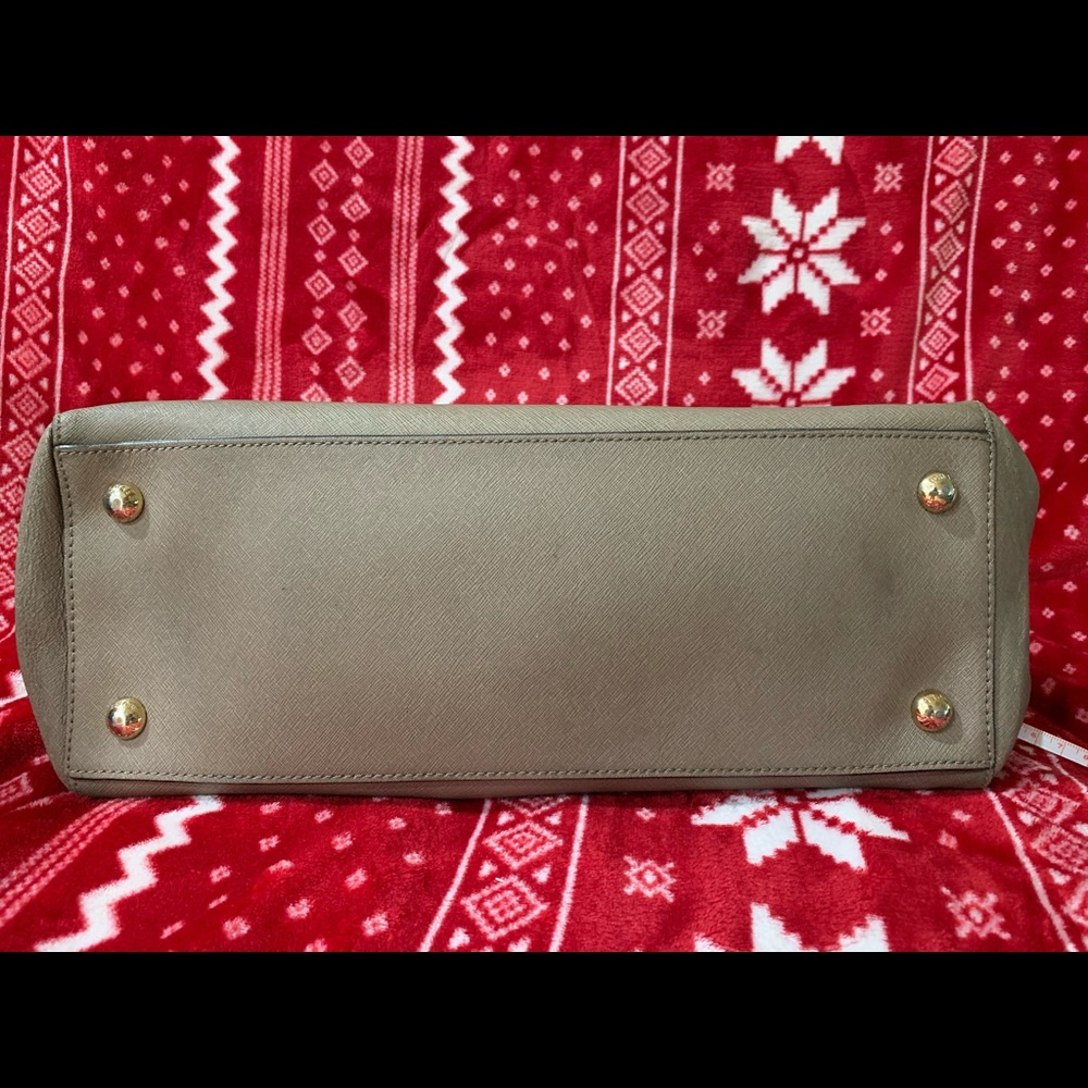 Michael Kors large purse 👜 - Picture 7 of 8